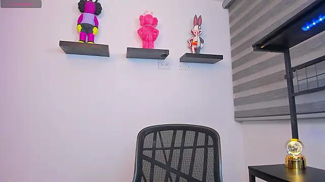 Gangster Girl online show from March 17, 2026, 11:30 pm