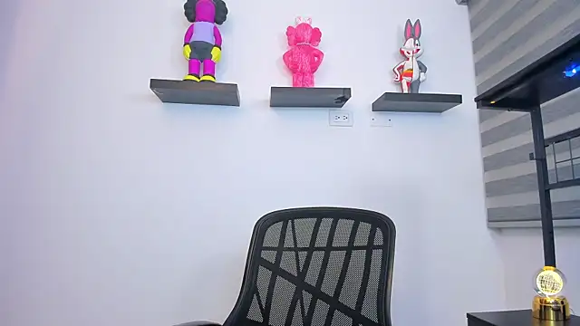 Gangster Girl online show from April 20, 2026, 12:02 am