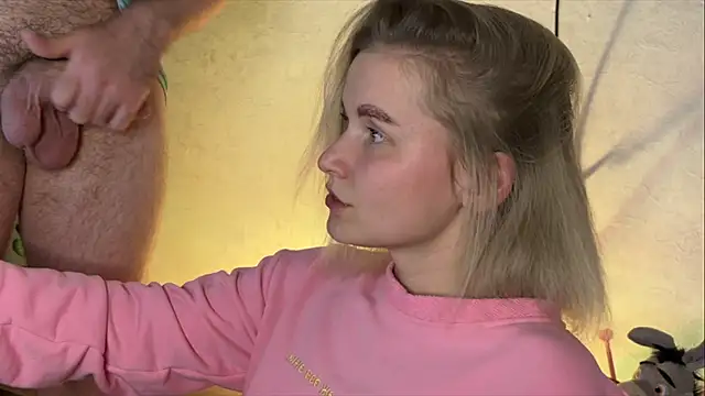 Adelovenick online show from March 21, 2025, 7:46 pm