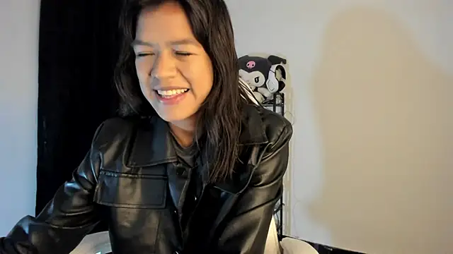 meganthompsonn22 online show from February 17, 2026, 9:43 pm