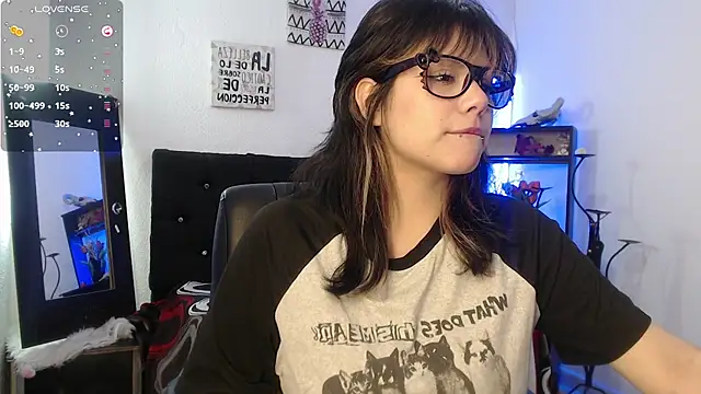 mixie cute online show from November 4, 2025, 1:32 pm