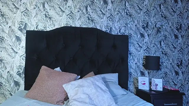 EmiGomez  online show from January 17, 2026, 1:27 pm