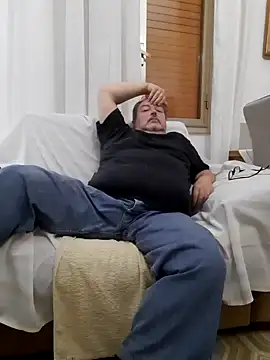 Snapshot of bluangelo chatting on March 3, 2025, 6:12 pm bluangelo online show from March 3, 2025, 6:12 pm