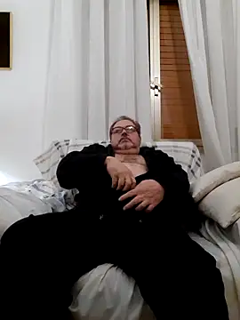 Snapshot of bluangelo chatting on March 8, 2025, 6:47 pm bluangelo online show from March 8, 2025, 6:47 pm