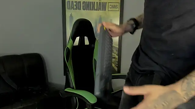 jamesinked  online show from February 9, 2025, 6:37 pm