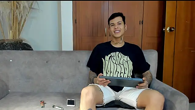 jamesinked  online show from October 28, 2025, 7:27 pm