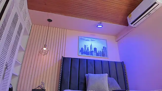 viiolett lee online show from November 4, 2025, 10:42 pm