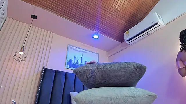 viiolett lee online show from January 7, 2026, 8:33 pm