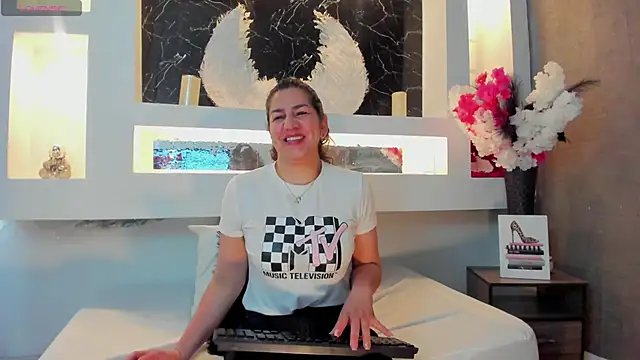 Cinthya mjs online show from October 17, 2025, 12:08 pm