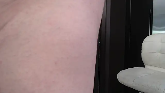 Toy-Daddy online show from September 19, 2025, 3:45 pm