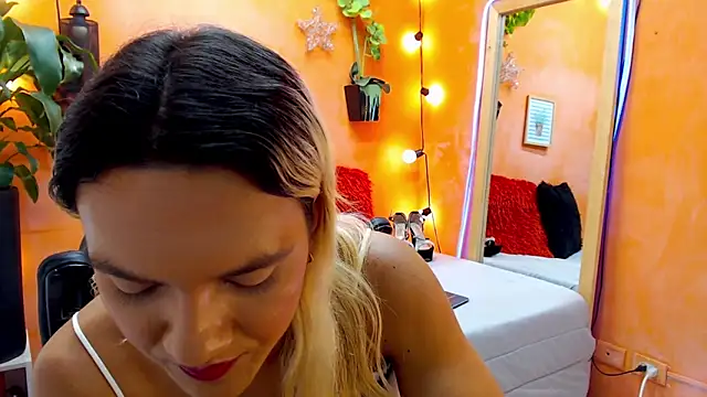 aslyhernandez 7 online show from December 30, 2024, 8:36 pm