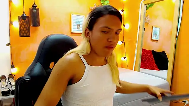 aslyhernandez 7 online show from January 2, 2025, 8:46 pm