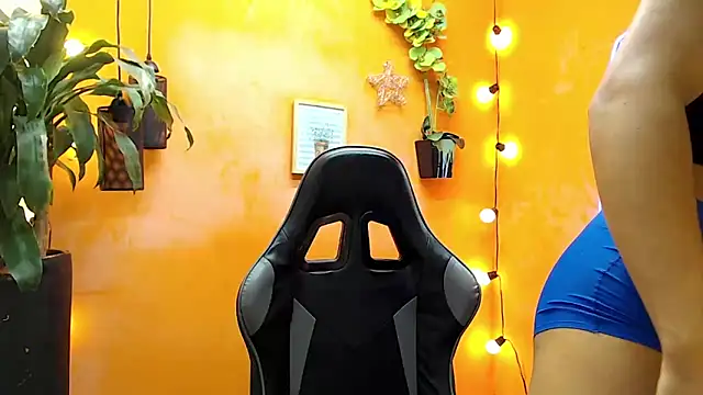 aslyhernandez 7 online show from January 27, 2025, 11:22 am