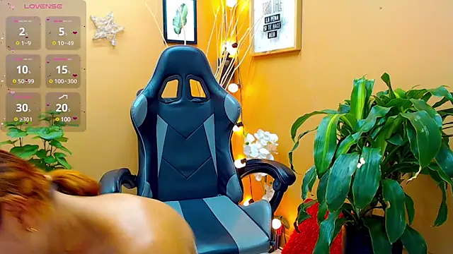 aslyhernandez 7 online show from March 13, 2025, 6:45 pm