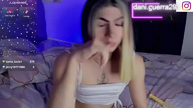 Snapshot of saskya chatting on December 17, 2025, 11:38 am saskya online show from December 17, 2025, 11:38 am