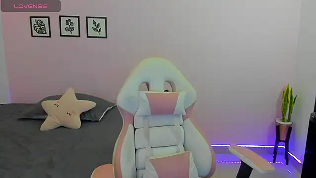 sophie pazz online show from December 15, 2025, 10:25 pm