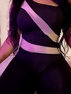 Snapshot of Almas_Queen chatting on October 8, 2025, 9:01 pm Almas Queen online show from October 8, 2025, 9:01 pm