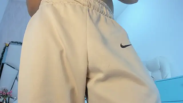 Snapshot of Victoriaa_millers chatting on December 5, 2025, 6:04 pm Victoriaa millers online show from December 5, 2025, 6:04 pm