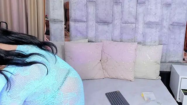 lila noa online show from December 1, 2025, 7:41 pm