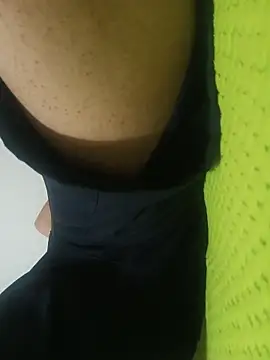 beautiful hands  online show from December 17, 2025, 6:52 am