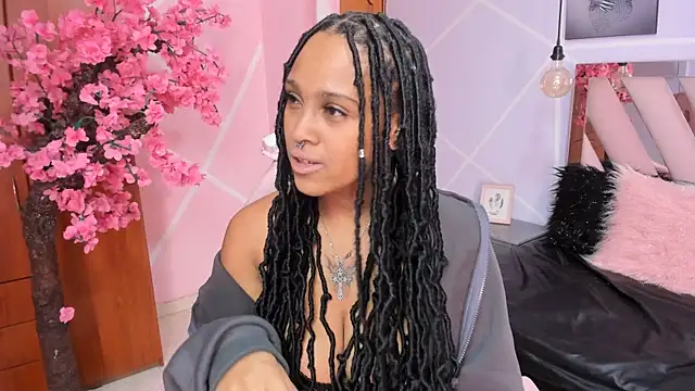 Elith noa online show from September 17, 2025, 7:26 pm