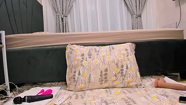 Snapshot of wowsquirtx chatting on February 15, 2025, 3:20 am wowsquirtx online show from February 15, 2025, 3:20 am