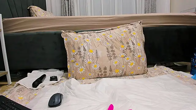 Snapshot of wowsquirtx chatting on February 26, 2025, 6:37 am wowsquirtx online show from February 26, 2025, 6:37 am