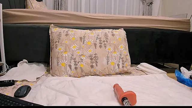 Snapshot of wowsquirtx chatting on March 11, 2025, 6:32 am wowsquirtx online show from March 11, 2025, 6:32 am