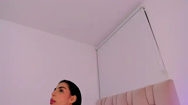 ZarianaEvanz online show from April 22, 2026, 11:06 pm