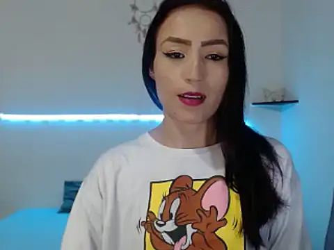 Sara-Guzman1 online show from February 11, 2025, 8:48 am