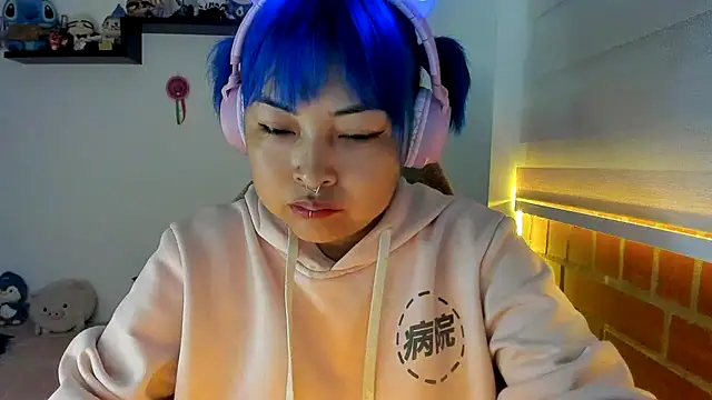 Snapshot of Shaddycute_ chatting on October 21, 2025, 10:05 am Shaddycute online show from October 21, 2025, 10:05 am
