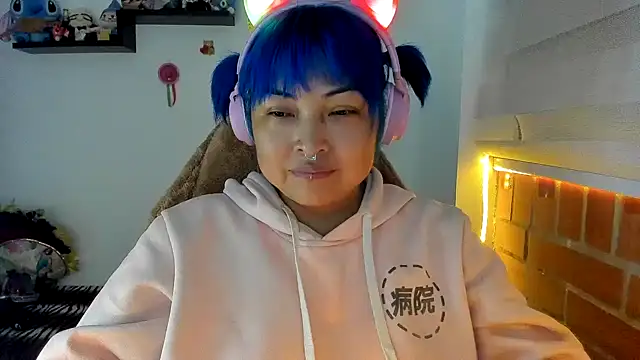 Snapshot of Shaddycute_ chatting on October 21, 2025, 10:10 pm Shaddycute online show from October 21, 2025, 10:10 pm
