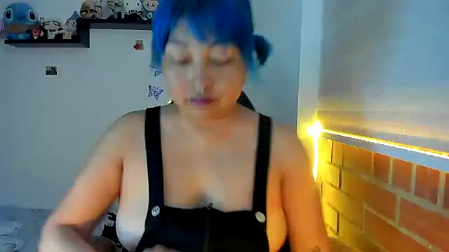 Snapshot of Shaddycute_ chatting on November 11, 2025, 2:17 pm Shaddycute online show from November 11, 2025, 2:17 pm