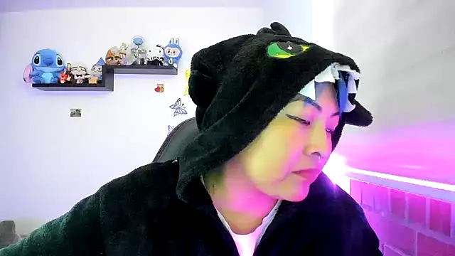 Snapshot of Shaddycute_ chatting on November 18, 2025, 5:06 pm Shaddycute online show from November 18, 2025, 5:06 pm