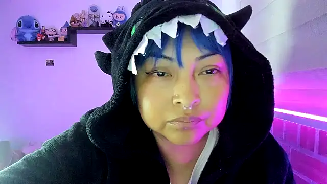 Snapshot of Shaddycute_ chatting on November 19, 2025, 5:07 am Shaddycute online show from November 19, 2025, 5:07 am