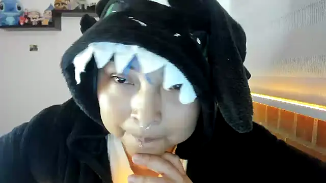 Snapshot of Shaddycute_ chatting on November 19, 2025, 5:13 pm Shaddycute online show from November 19, 2025, 5:13 pm