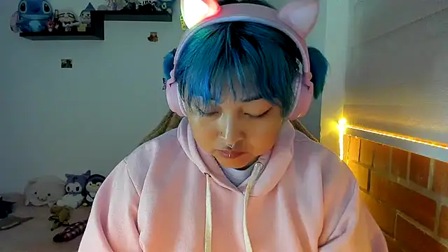 Snapshot of Shaddycute_ chatting on December 19, 2025, 10:11 am Shaddycute online show from December 19, 2025, 10:11 am