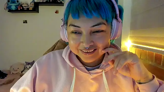 Snapshot of Shaddycute_ chatting on December 21, 2025, 12:56 pm Shaddycute online show from December 21, 2025, 12:56 pm