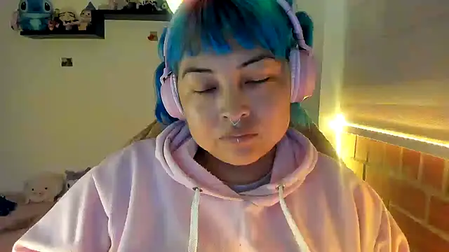 Snapshot of Shaddycute_ chatting on December 22, 2025, 1:02 am Shaddycute online show from December 22, 2025, 1:02 am