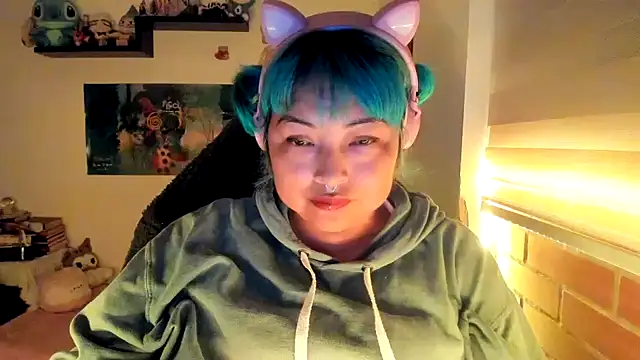 Snapshot of Shaddycute_ chatting on February 3, 2026, 1:37 am Shaddycute online show from February 3, 2026, 1:37 am