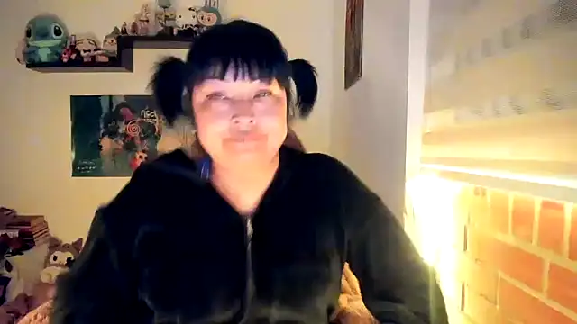 Snapshot of Shaddycute_ chatting on February 15, 2026, 2:19 am Shaddycute online show from February 15, 2026, 2:19 am