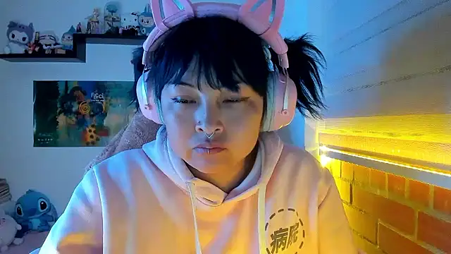 Snapshot of Shaddycute_ chatting on February 24, 2026, 12:30 am Shaddycute online show from February 24, 2026, 12:30 am