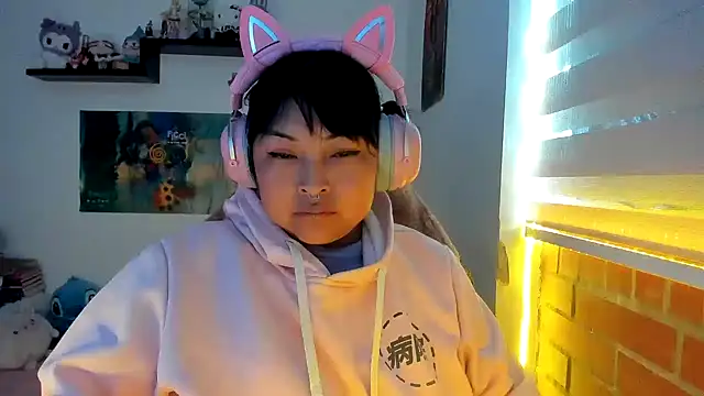 Snapshot of Shaddycute_ chatting on February 24, 2026, 1:31 pm Shaddycute online show from February 24, 2026, 1:31 pm