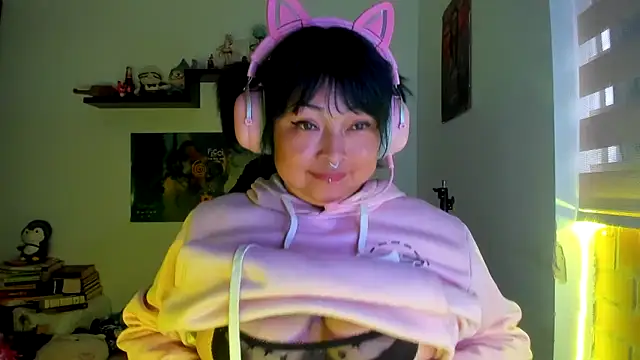 Snapshot of Shaddycute_ chatting on March 3, 2026, 10:37 pm Shaddycute online show from March 3, 2026, 10:37 pm