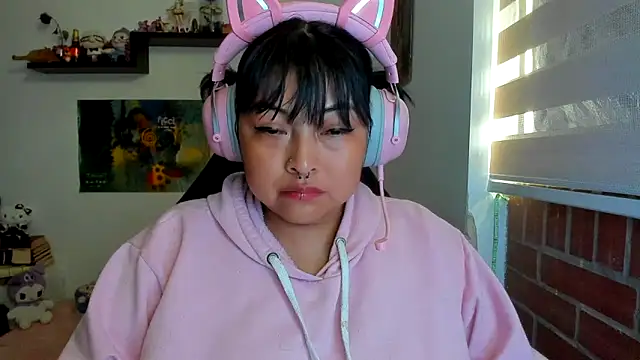 Shaddycute  online show from March 10, 2026, 1:27 pm