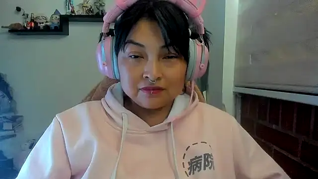 Shaddycute  online show from April 14, 2026, 3:18 pm