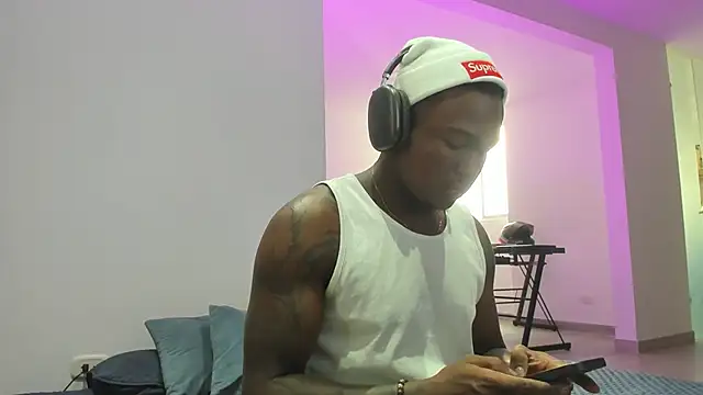 Troykhalil online show from December 16, 2025, 9:09 pm