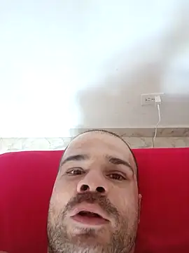 Snapshot of LEIRIS_Y_FRED_01 chatting on September 22, 2025, 5:37 pm LEIRIS Y FRED 01 online show from September 22, 2025, 5:37 pm