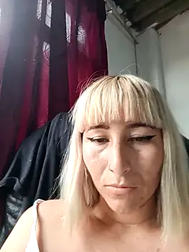 florecita9 online show from December 18, 2024, 9:18 pm