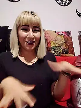 florecita9 online show from January 10, 2025, 10:04 pm